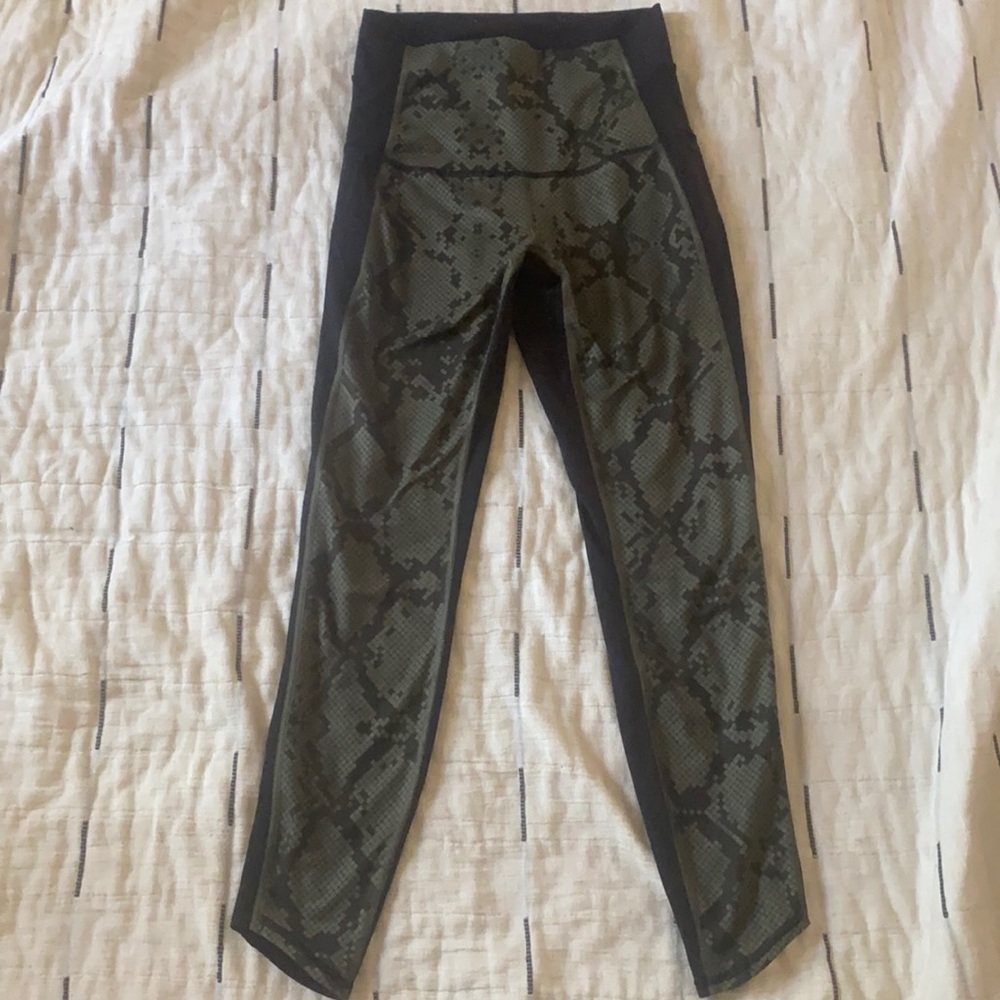 Lululemon 7/8 leggings green and black